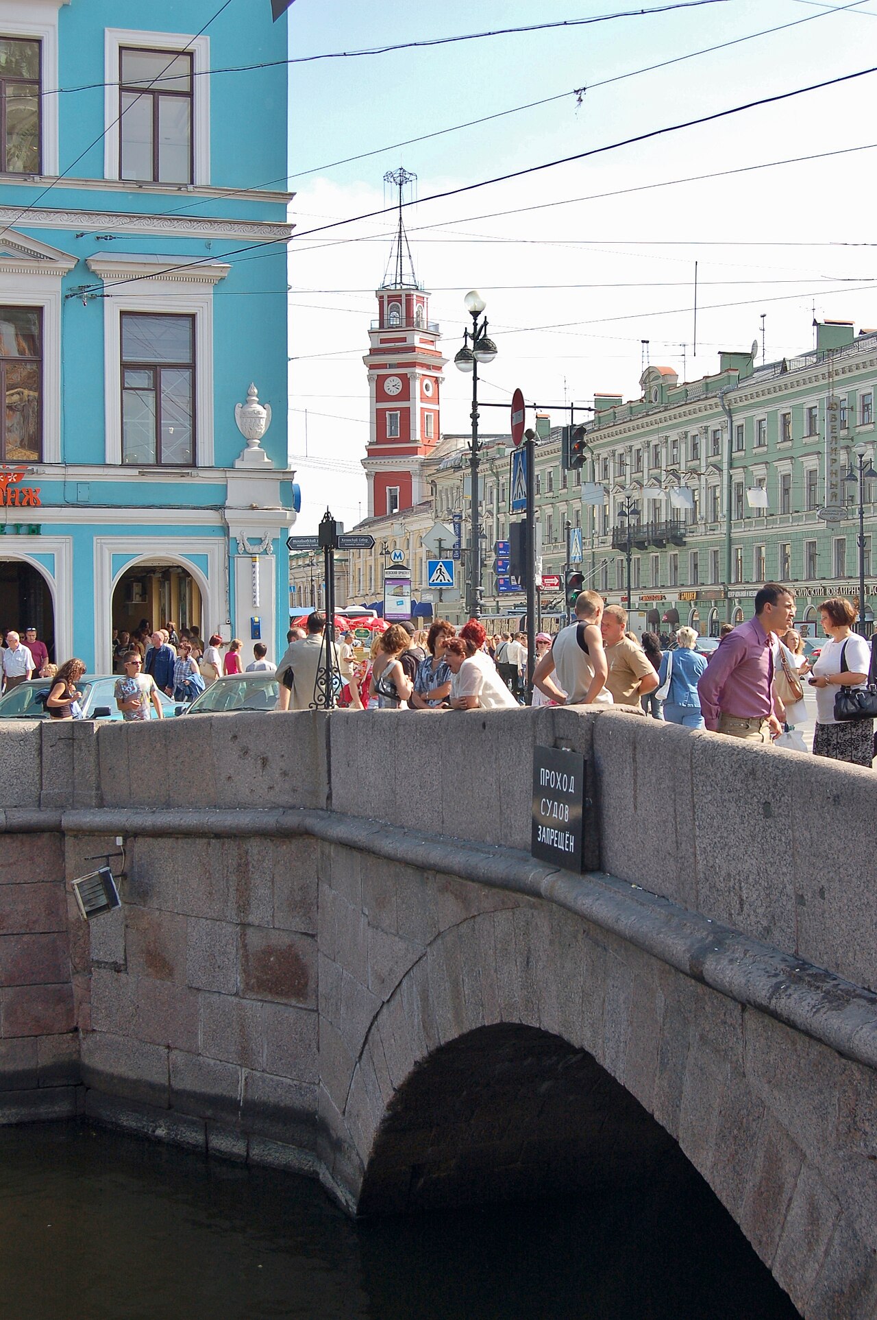 Парапет моста со стороны Невского. Фото Bahnfrend, 2006